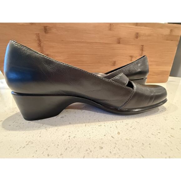 Clarks Artisan Collection Women Closed Toe Pumps. Black. 8.5 Narrow. - Picture 8 of 13